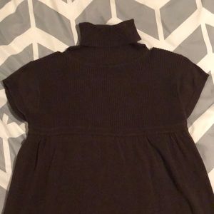 NEAR PERFECT COND, brown, cap sleeve, turtle neck